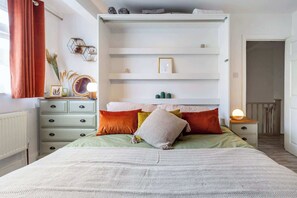 4 chambres, fer et planche à repasser, accès à Internet, literie fournie