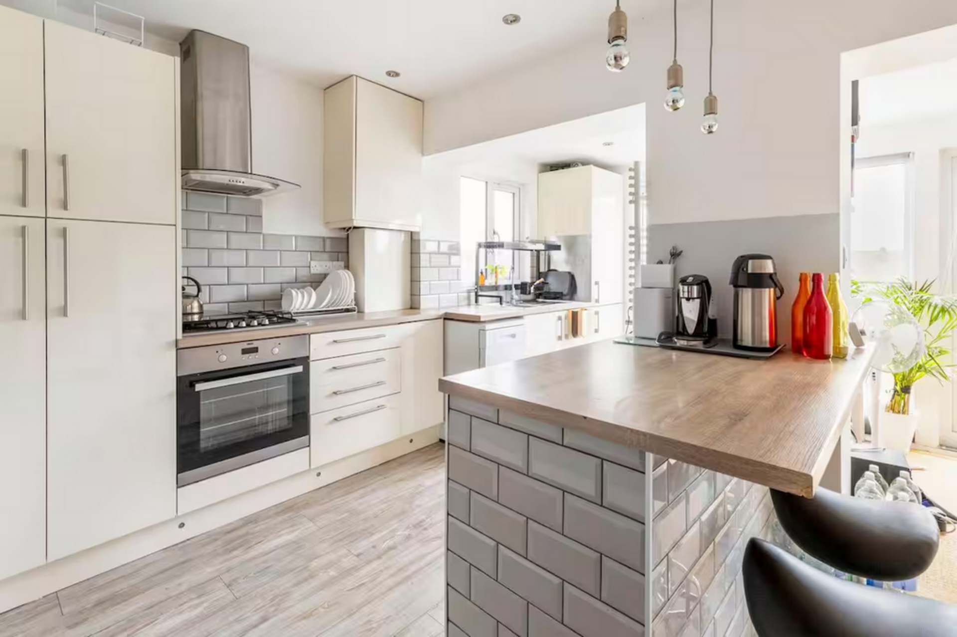 Fridge, oven, stovetop, dishwasher