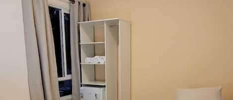 Kahden hengen comfort-huone (yksi tai kaksi sänkyä), järvinäköala | Ylelliset vuodevaatteet, Select Comfort -patjalliset sängyt