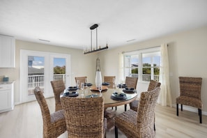 Dining - Haney's Penthouse - Tri-plex, 4-bedroom (Pawleys Island)