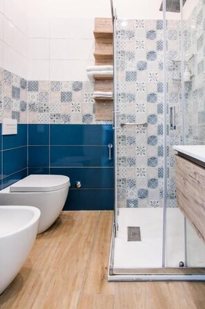 Comfort Double Room, Balcony | Bathroom - MusicaArt B&B (Naples)