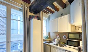 Fridge, microwave, oven, dishwasher - Urban Flat 192 - Charming flat - Basfour (París)