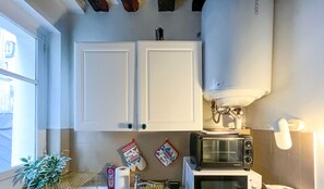 Fridge, microwave, oven, dishwasher - Urban Flat 192 - Charming flat - Basfour (París)