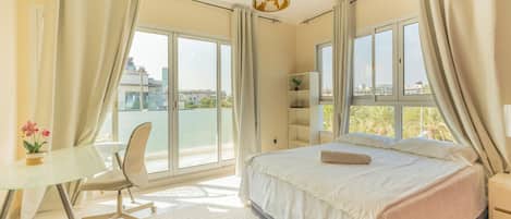 4 bedrooms, desk, iron/ironing board, WiFi