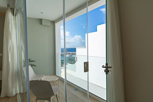 2BR Memela Dream Home - Modern & Seaviews