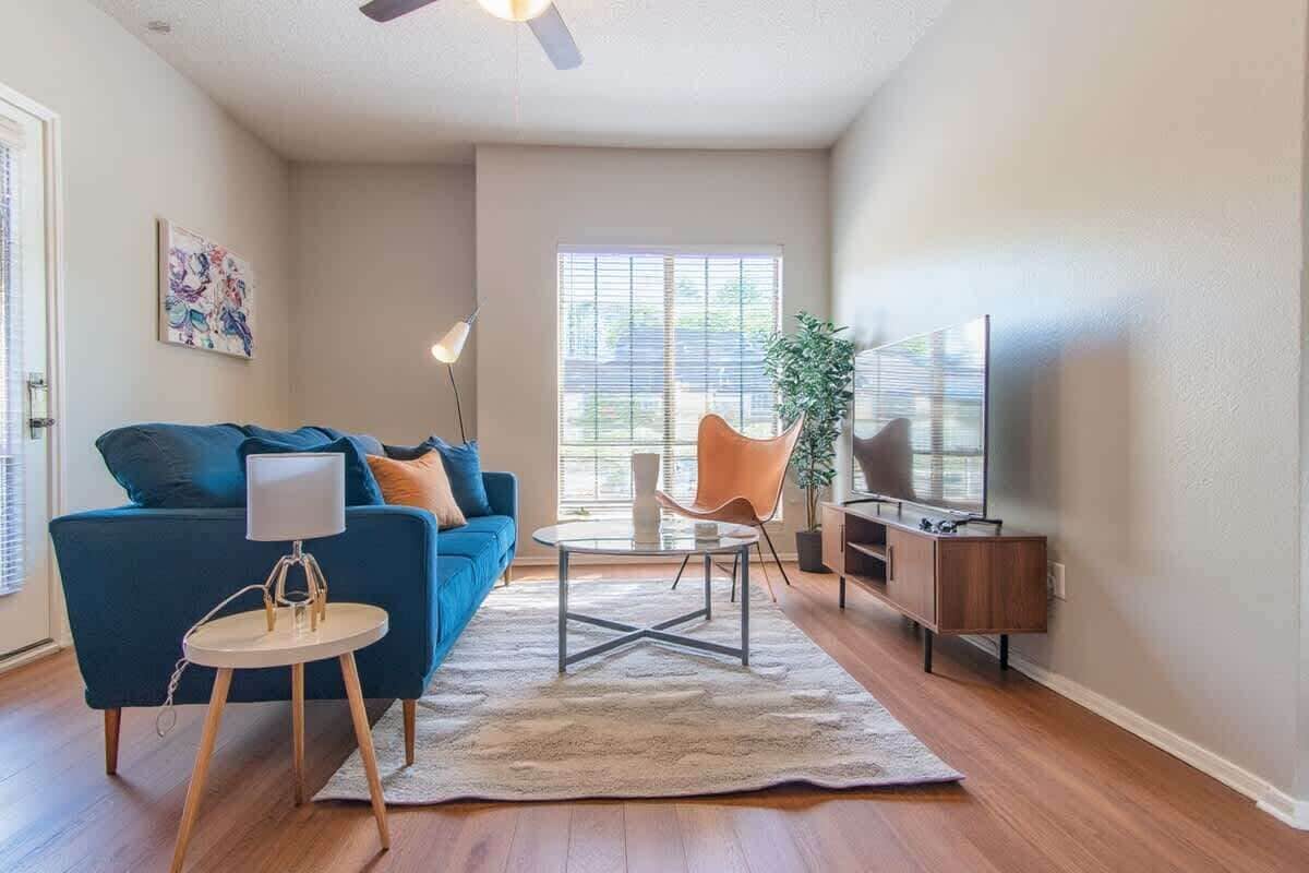 Téléviseur, foyer, bureau