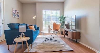Boulevard Stays Quiet 1BR King Suite Pool, Gym, Parking 01