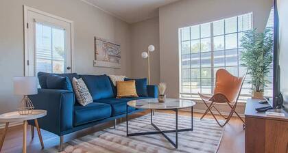 Boulevard Stays Quiet 1BR King Suite Pool, Gym, Parking 01