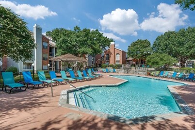 Quiet 1BR King Suite | Pool, Gym, Parking 01