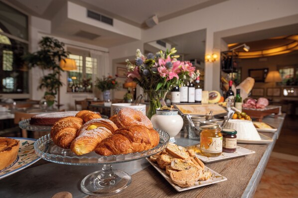 Tägliches inbegriffenes Frühstücksbuffet