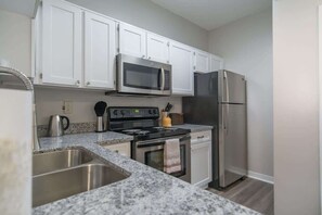 Fridge, microwave, oven, stovetop - Quiet 1BR King Suite | Pool, Gym, Parking 02 (Irving)