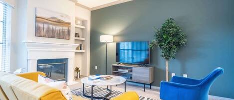 Fernseher, Kamin, Arbeitsbereiche