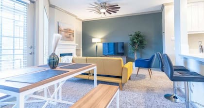 Boulevard Stays Peaceful 1BR King Suite Pool, Parking Gym 02
