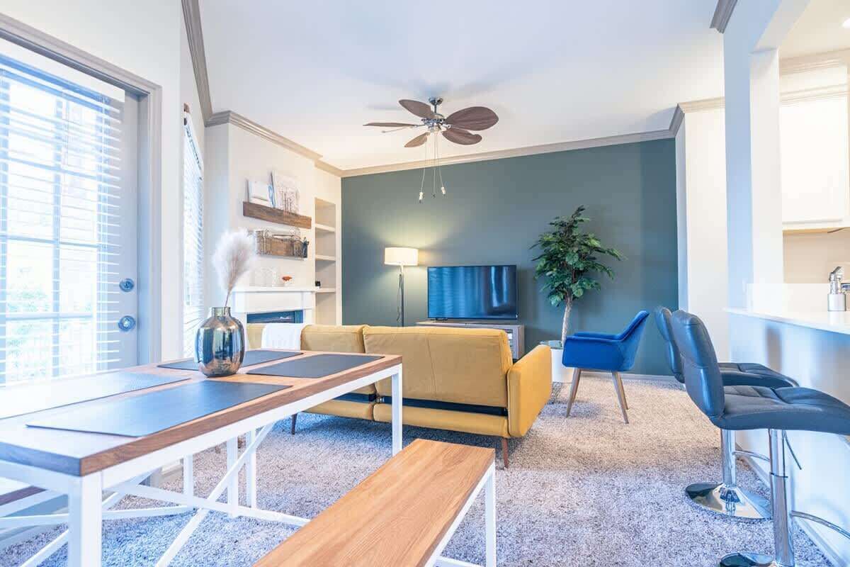 TV, fireplace, offices