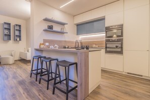 Fridge, microwave, oven, dishwasher - Casa Lenora by Varenna Holidays (Bellano)