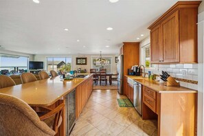 Fridge, microwave, oven, stovetop - Sea Dreams - New Listing! (Cannon Beach)