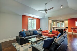 Smart TV - The Heron's Nest - Look no further than this 10-bedroom Home on HHI! (Hilton Head Island)