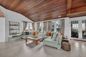 Smart TV, table tennis, stereo, offices