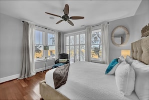 6 slaapkamers, een strijkplank/strijkijzer, wifi, beddengoed
