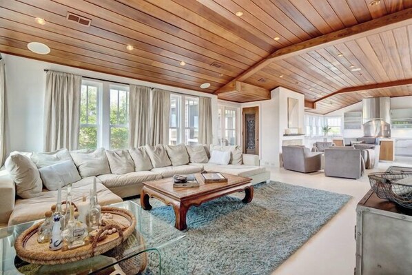 Smart TV, table tennis, stereo, offices - Beauitful marsh front, six bedroom home with infinity pool with hot tub. (Bald Head Island)