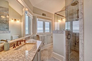 Hair dryer, towels - Luxury Home on Middle Island, Bald Head Island (Bald Head Island)