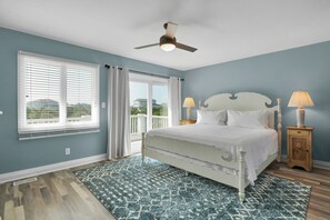 4 slaapkamers, een strijkplank/strijkijzer, wifi, beddengoed