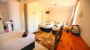 Family Room | Iron/ironing board, free WiFi