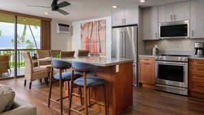 Coffee/tea maker, fridge, microwave, oven - Oceanfront 3BR Maui condo · Pool & Sunset views (Kihei)