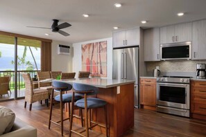 Coffee/tea maker, fridge, microwave, oven - Oceanfront 3BR Maui condo · Pool & Sunset views (Kihei)