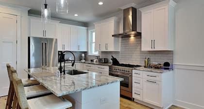 Carolina Bougie | Luxury Stay, Pool & Hottub