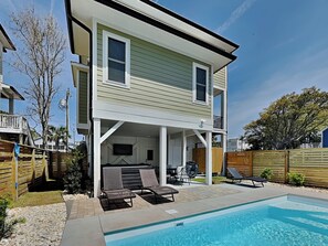 Terrace/patio - Carolina Bougie | Luxury Stay, Pool & Hottub (Carolina Beach)