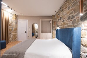 Family Triple Room, Non Smoking, Courtyard View | Courtyard view