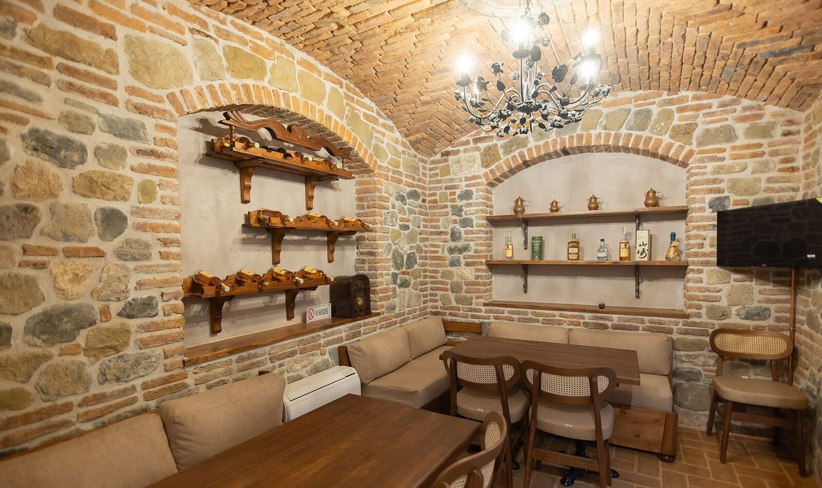 Daily cooked-to-order breakfast (EUR 7 per person)