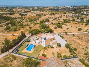 Villa | Exterior - Villa in Albufeira Near sea Beach (Albufeira)