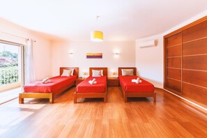 Villa | 4 bedrooms, iron/ironing board