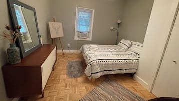 1 bedroom, desk, iron/ironing board, WiFi