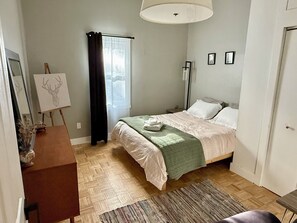 1 bedroom, desk, iron/ironing board, WiFi