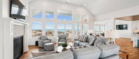 Televisie, een open haard en een tafeltennistafel