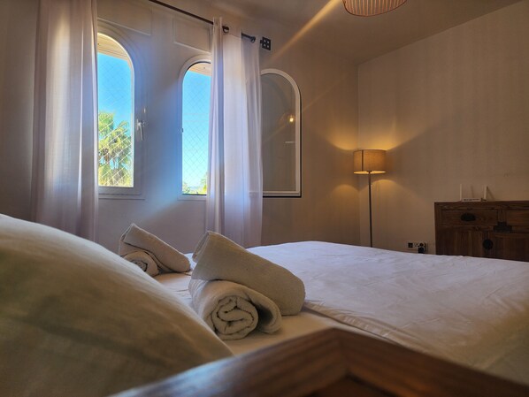 2 bedrooms, iron/ironing board, free WiFi, bed sheets - LUXURY BANUS PUERTO GOLF (Nueva Andalucia)