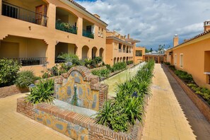 Unclassified image, 2 of 30, button