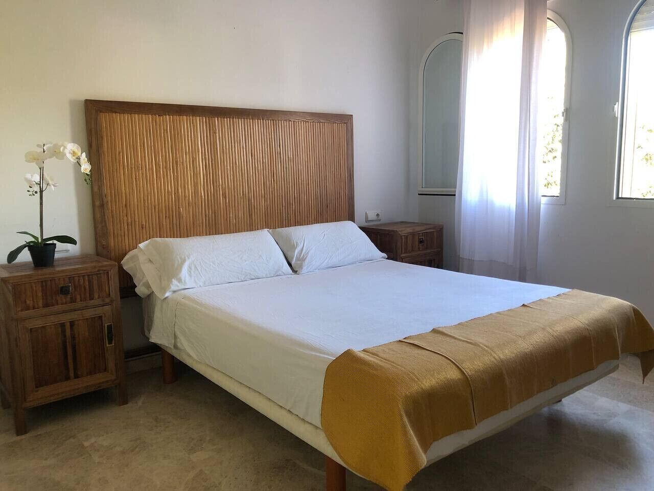 Iron/ironing board, WiFi (free), bed sheets