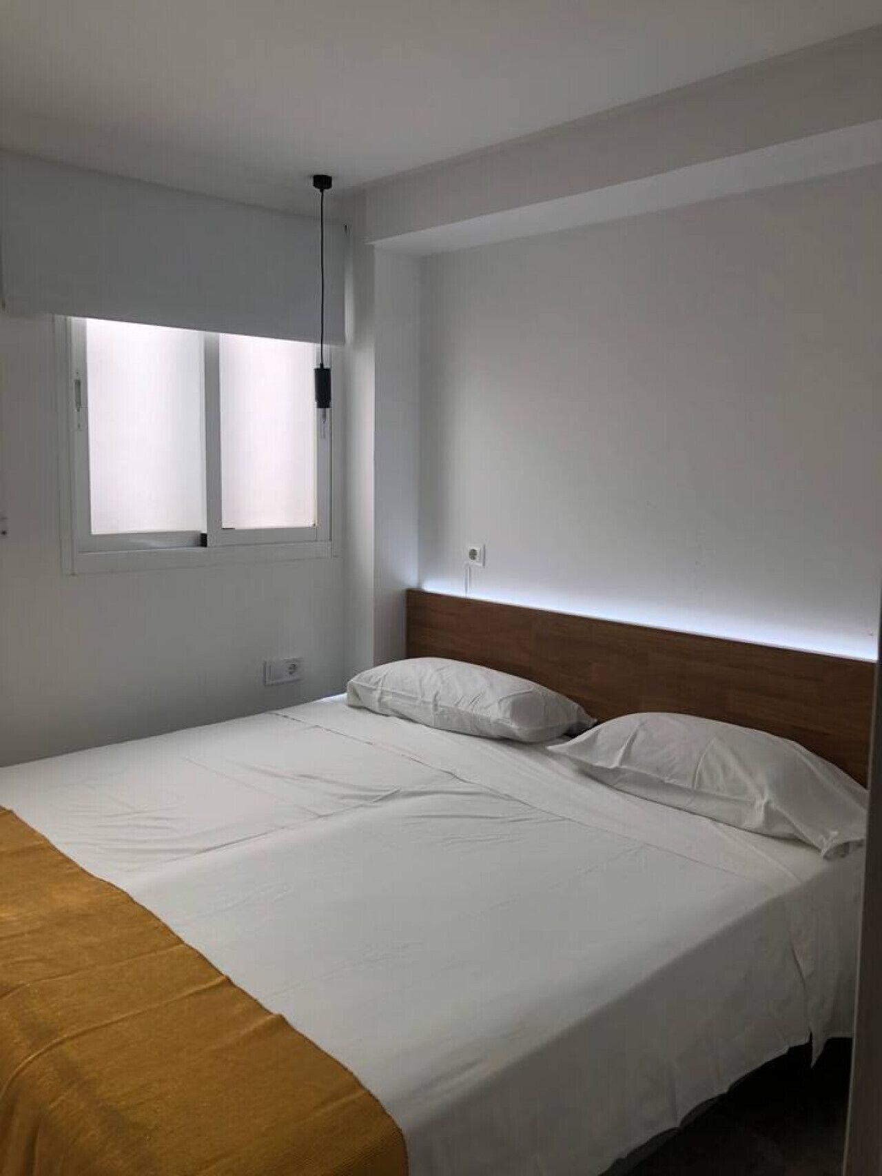 Een strijkplank/strijkijzer, gratis wifi, beddengoed