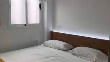 Een strijkplank/strijkijzer, gratis wifi, beddengoed