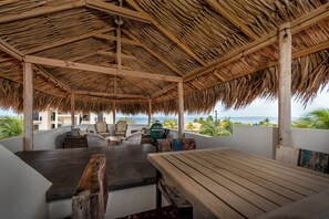 Penthouse Deluxe, vista al mar | Terraza o patio