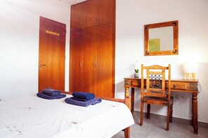2 habitaciones, tabla de planchar con plancha, wifi y ropa de cama