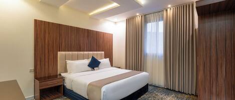 Egyptian cotton sheets, premium bedding, minibar, in-room safe