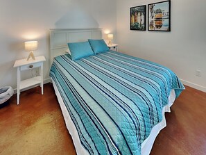 3 bedrooms, iron/ironing board, internet, bed sheets - Sea Monkee | Charming Pet-friendly Home (Port Aransas)