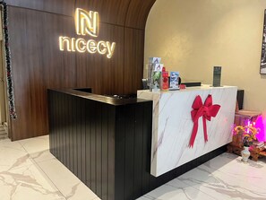 Reception - Nicecy Hotel - 218 Le Thanh Ton Street (Ho Chi Minh City)
