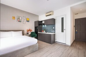 Premium Double Room - Nicecy Hotel - 218 Le Thanh Ton Street (Ho Chi Minh City)