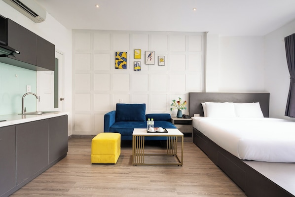 Executive Double Room | Premium bedding, minibar, desk, free WiFi - Nicecy Hotel - 218 Le Thanh Ton Street (Ho Chi Minh City)